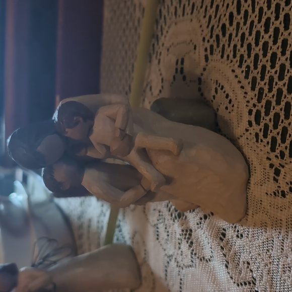 WILLOW TREE FIGURINE 'QUIETLY' Mother with Two Children by Susan Lordi 2002 - Picture 5 of 6